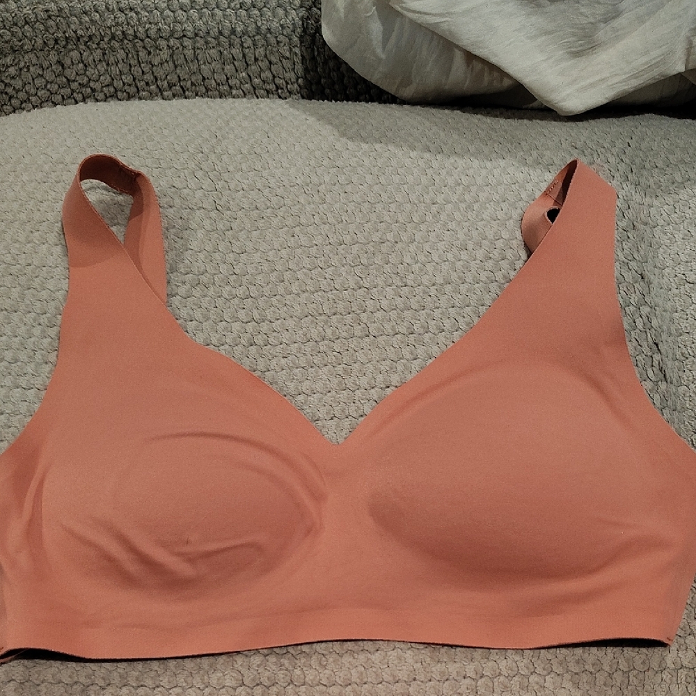 Victoria's Secret Coral Seamless Bra